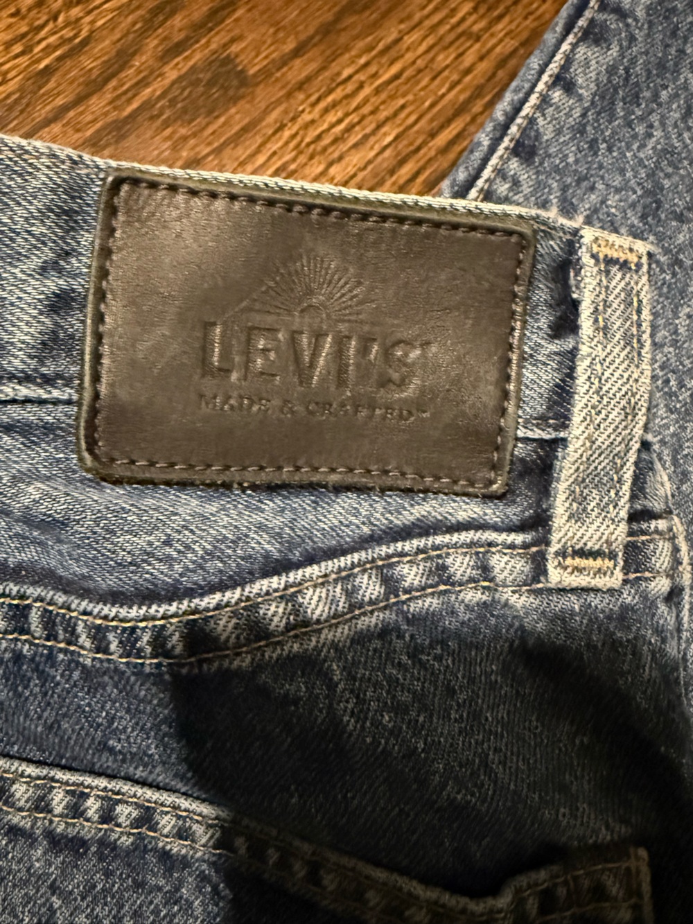 Levi's High-Rise Cropped Ankle Jeans in Medium Blue - Picture 7 of 12
